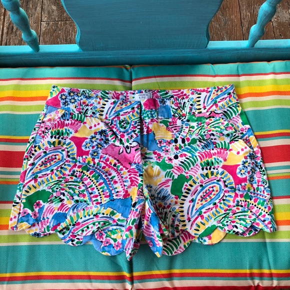 crown & ivy Pants - Crown & Ivy-scalloped hem shorts